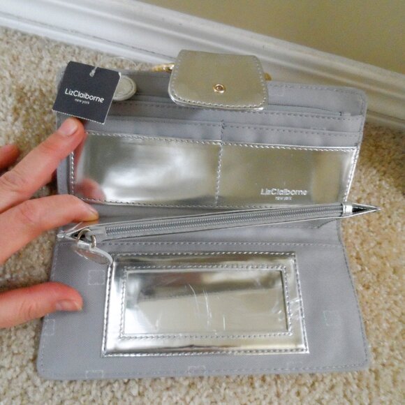 Liz Claiborne wallet - NEW - Picture 6 of 8